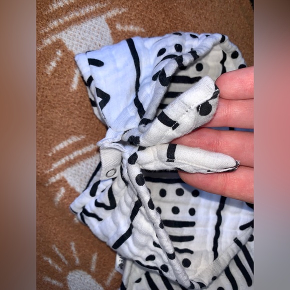 SpearmintLOVE Muslin Bibs-Set of 3 - Picture 2 of 3